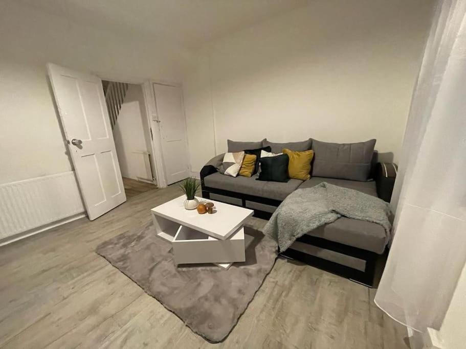 Comfy 2 Bedroom On Tower Bridge Лондон Екстер'єр фото