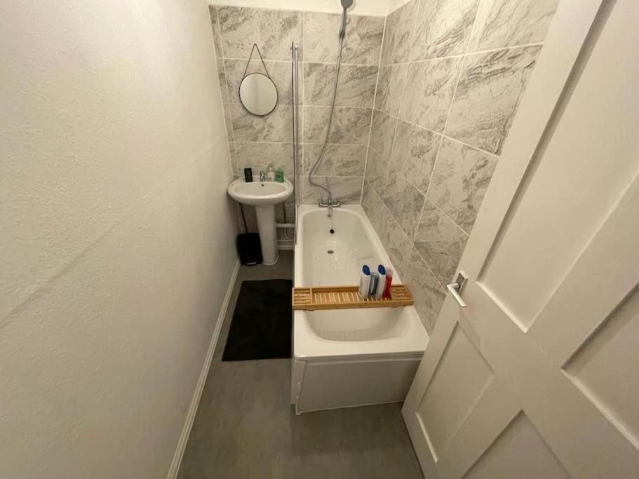 Comfy 2 Bedroom On Tower Bridge Лондон Екстер'єр фото
